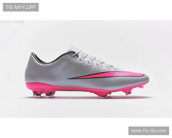 银色底足球鞋外观分析与搭配建议，是否适合你的风格